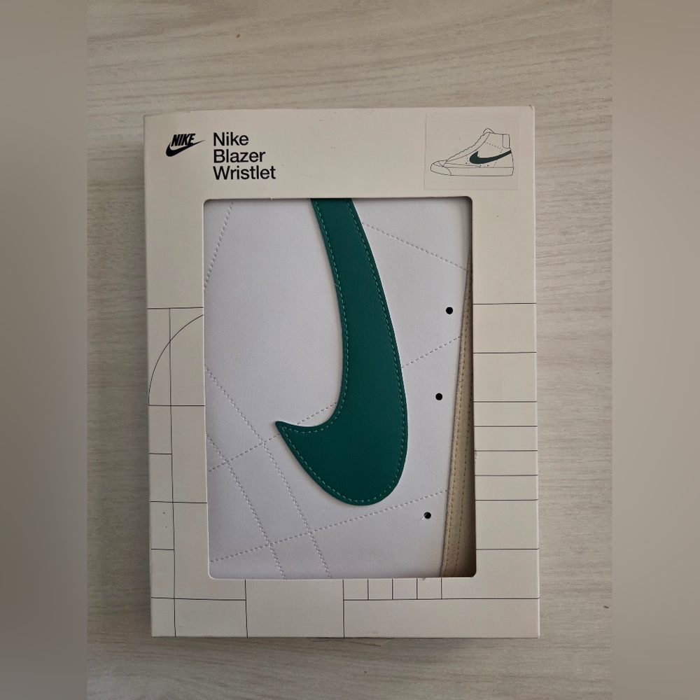 Nike Blazer Wristlet Bag Clutch White Green N1009949-177 NWT